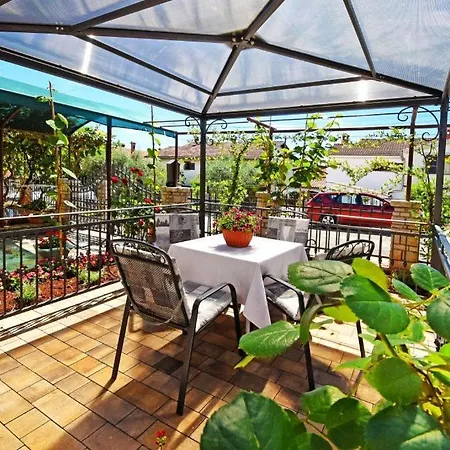 Konukevi And Branka Novigrad Istria